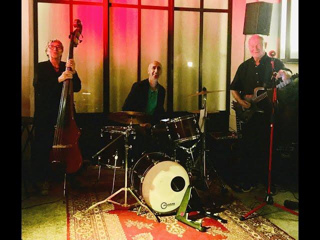 2 little 2 late by The Dr Pickup trio @ La Brasserie Alchimy, 81000 Albi  Friday, 17 September 2021