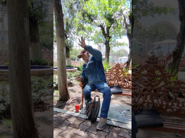 Nos hallamos a CHEMA cantando estos CORRIDOS en el jardín de #tepetongo