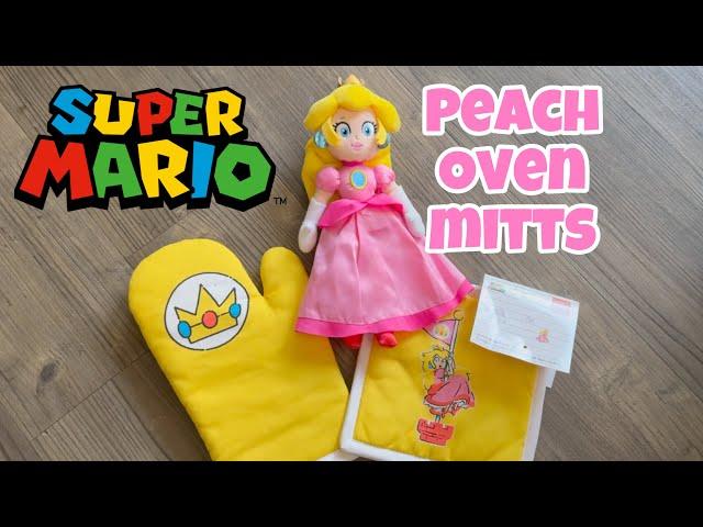 Super Mario Home Collection - Hot Pad and Oven Mitt Set (Princess Peach Edition)