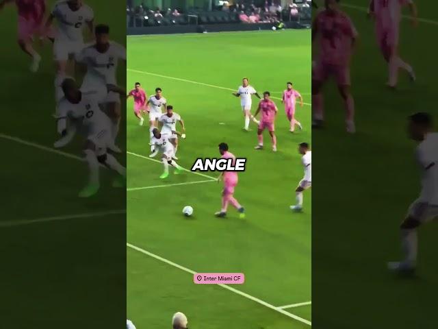 Messi played his first game without his bodyguard  knocked out the goalkeeper 