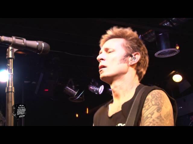 Green Day - Revolution Radio (Live at KROQ)