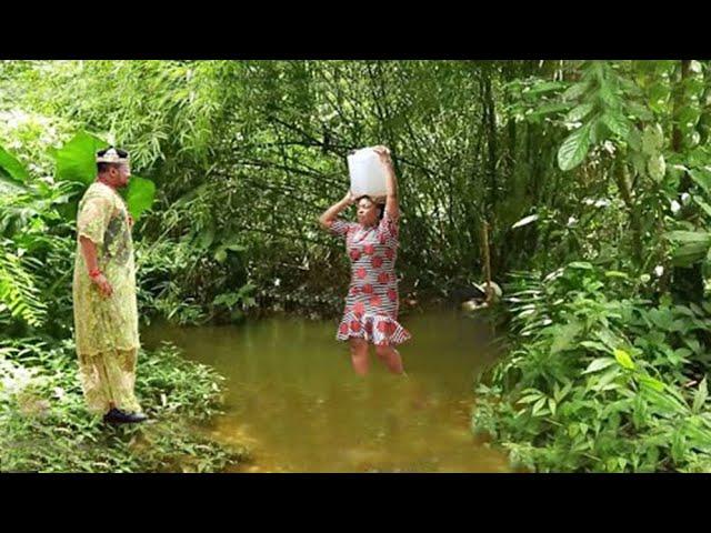 Sa inique tante l'a envoyé dans la rivière maléfique mais a rencontré un prince et sa vie a changé