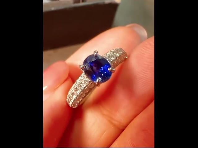 皇家蓝蓝宝石1.404克拉｜钻石0.55克拉｜$980元｜#戒指 #sapphire #蓝宝石 #diamond #钻石 每日新品更新 欢迎订阅