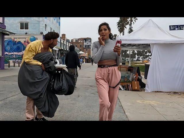 Daisy the Venice Healer mediates a Conflict on the Boardwalk