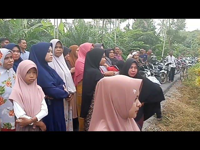 Jenazah Alm M. Fadhil Tiba Ribuan Warga Menunggu.