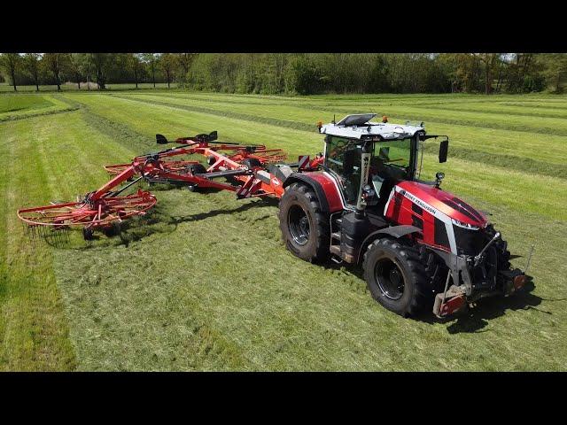 Arkink raking silage