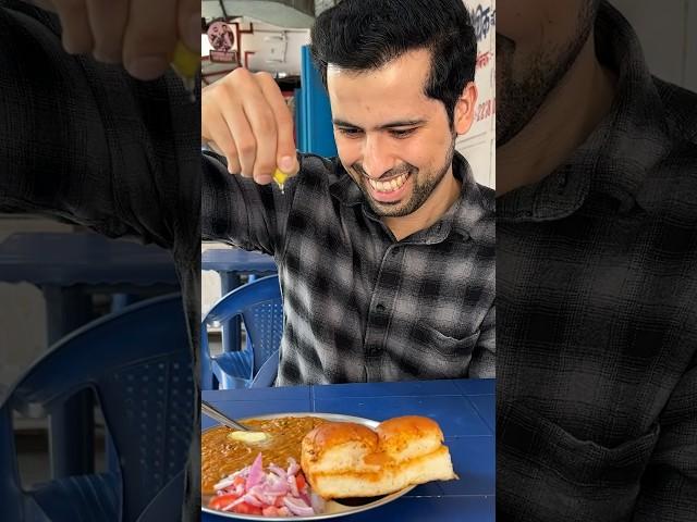 Trying The Most Famous Pradeep Pao Bhaji Of East Delhi | @cravingsandcaloriesvlogs #shorts