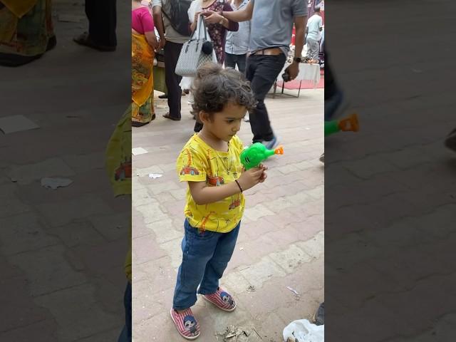 Vanu ko bubbles Gun lena hai 