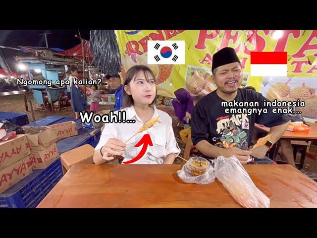 Famous Indonesian  youtuber teach me how to eat Indonesian Food!