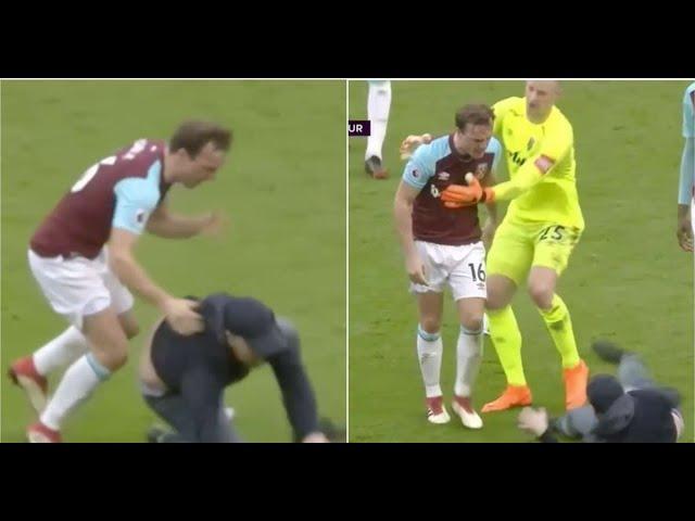 The moment Mark Noble lost it with pitch invader during West Ham 0-3 Burnley