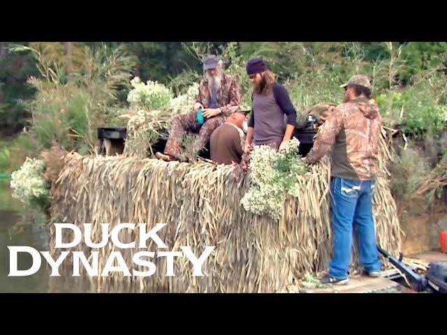 Duck Dynasty: Si and Jase Transform a Boat Into a Floating Duck Blind