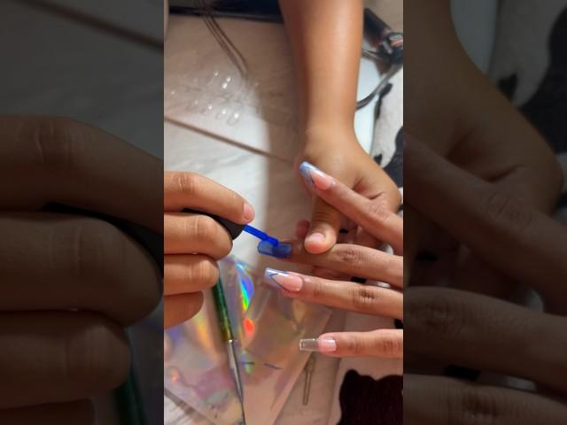 Lo harías por tu mejor amiga? ️  Califica las uñas que hizo @priscilafigueroa 