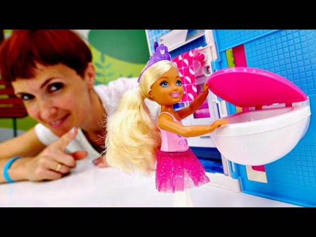 Распаковка домика Барби и Челси - Видео для девочек с куклами.