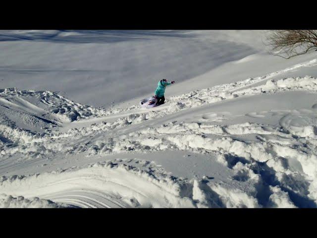 우리집 전용 눈썰매장 입니다. 가족들과 눈썰매 타기 Snow Tubing