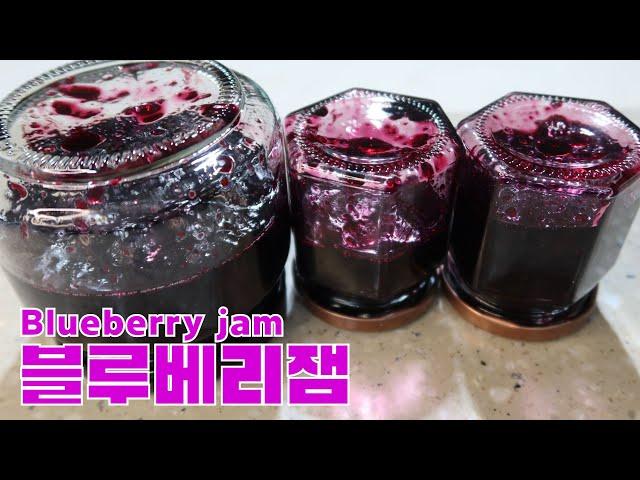 When making blueberry jam, flip it like this! It's blueberry season. ^^ Best summer jam ever!