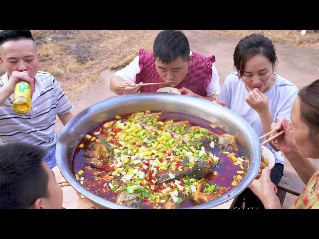 Mother-in-law is tired of eating meat! Chao cooked 5kg of crucian carp and drank with Tony