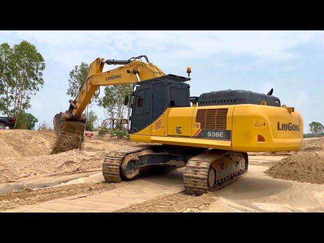 KOBELCO SK330-10 and LIUGONG 936E 35Ton Excavator Construction