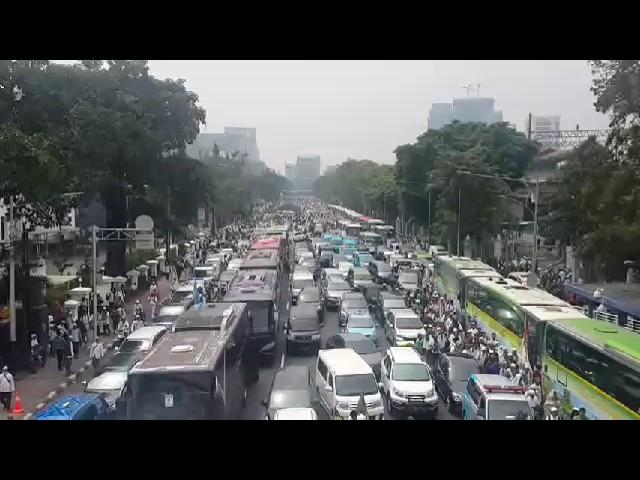 Islamic Defenders Front (FPI) members march towards the Istiqlal mosque