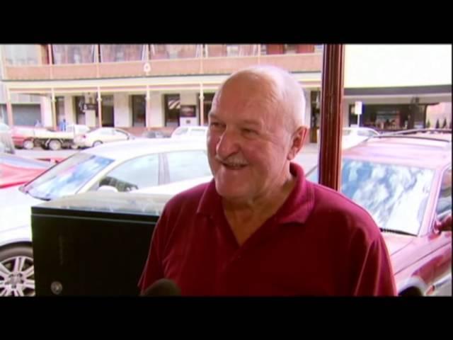 Raw: 11-pound Gold Nugget Found in Australia