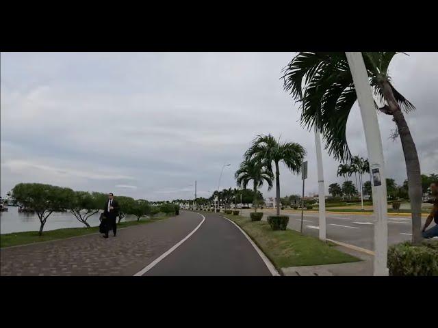 Tour en scooter desde Vía España hasta el Casco Viejo en Ciudad de Panamá.