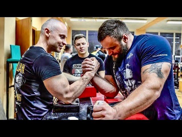 STRONGMAN AIVARS SMAUKSTELIS FIRST TIME ARM WRESTLING