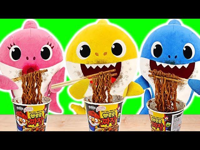 Baby sharks cooks Black Noodle | PinkyPopTOY