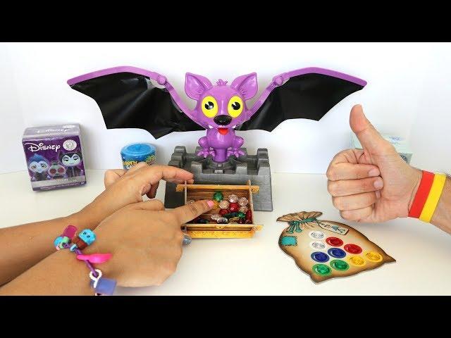 TotoyKids Jugando con El Murciélago Vampirito Niños contra Niñas!!! Quién Ganará???