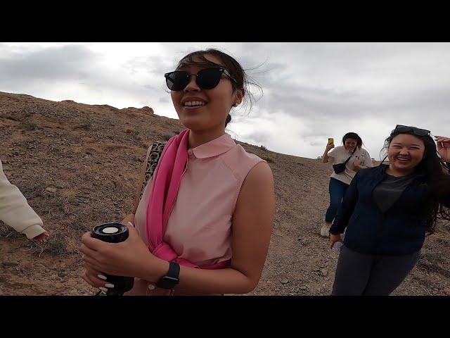 Kazak Kızlar Türk Olduğumu Duyunca Bakın Ne Dedi! Charyn Kanyonu ve Otostop #68