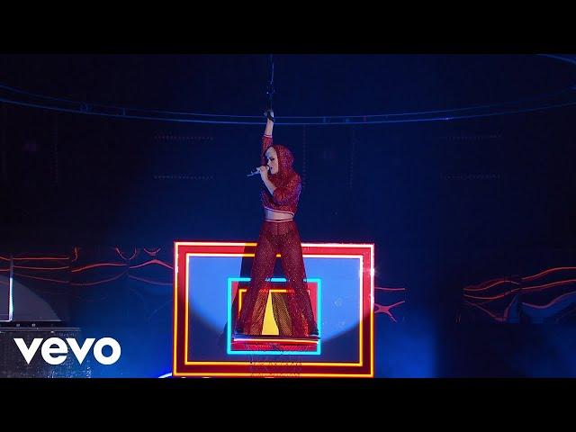 Katy Perry - Swish Swish (Live on The Voice Australia)