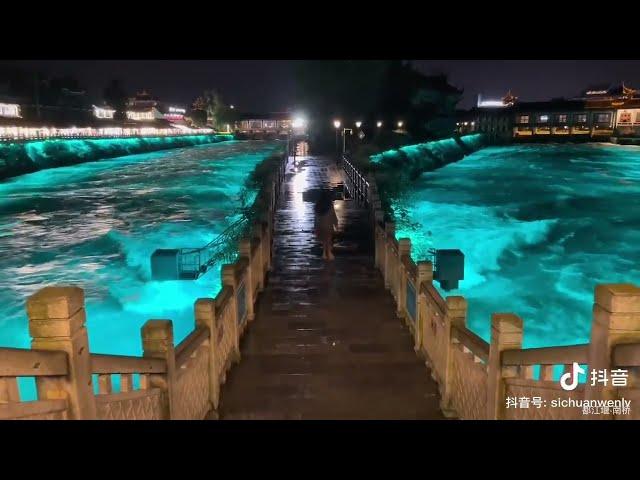 South Bridge at Dujiangyan Irrigation System, an internet-famous scenic spot recently!