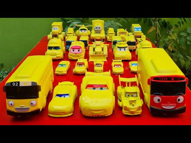 Clean up muddy mini Cars & disney car convoys! Play in the garden