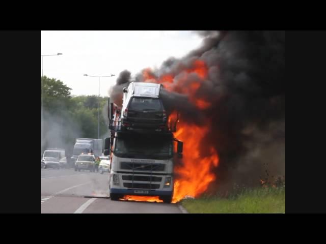 Cars exploding in Car Transporter Lorry fire - M2 Motorway, Kent, UK:Canon 5DII Video