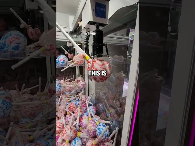 Winning a GIANT Lollipop from a Claw Machine #shorts