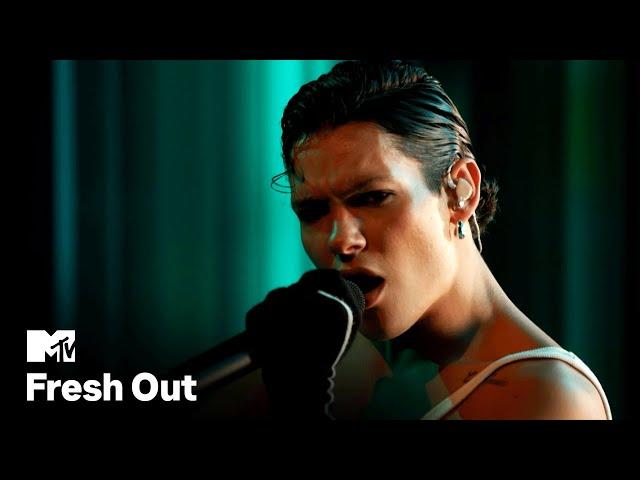 Omar Rudberg performs Girlfriend | Fresh Out