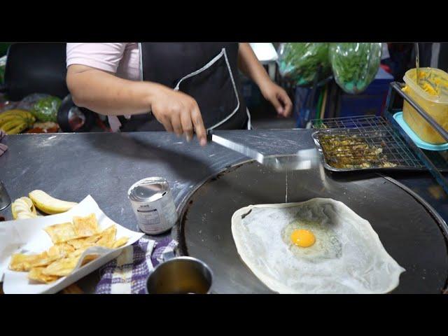 Thai Banana​ Pancake with Egg, Thai Roti ( Rotee, โรตี,​ 罗蒂 ) in Bangkok Thailand​, Thai Street Food