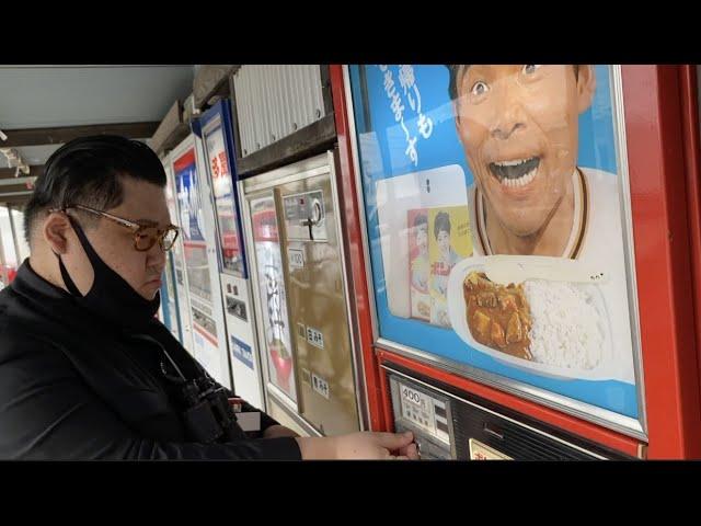 Kim Jong-un vs Curry vending machine