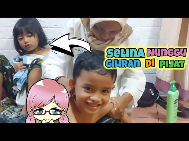 Selina Nunggu Giliran Dipijat || Pijat Tradisional Mbah harti