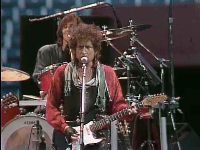 Bob Dylan - Rainy Day Women #12 & 35 (Live at Farm Aid 1986)