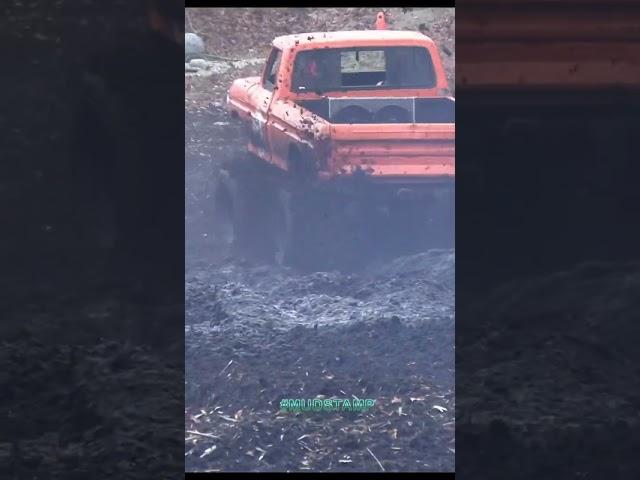 Old Ford bogger moves out #shorts #mudbogging #mudstamp