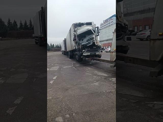 Так и живём.Дорога не кого не жалеет.