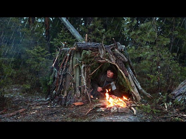 Caught in a Storm! 3 Day Solo Bushcraft - Building Shelter & Camping in Heavy Rain