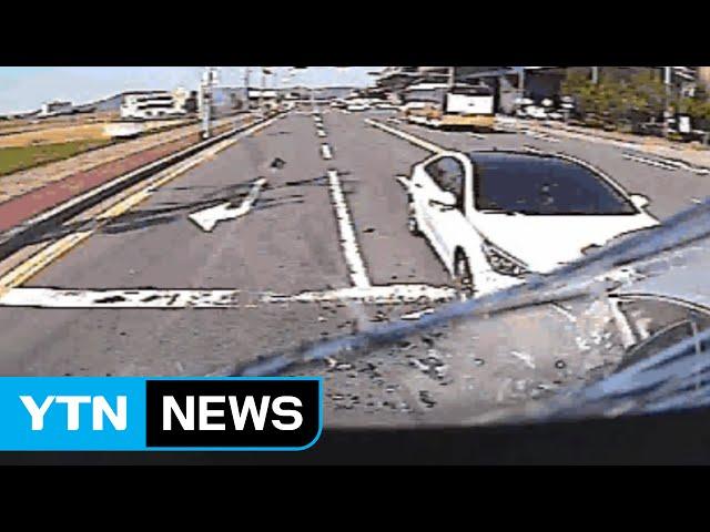 충남 보령서 시내버스·승용차 충돌...3명 사망·11명 부상 / YTN (Yes! Top News)