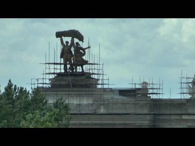 Тракторист и колхозница - ВДНХ
