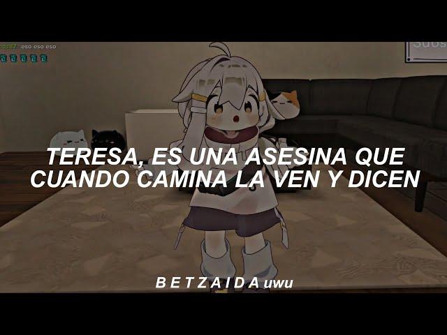 GamsterGaming de fondo bailando la canción "Teresa, es una asesina que cuando camina la ven..."