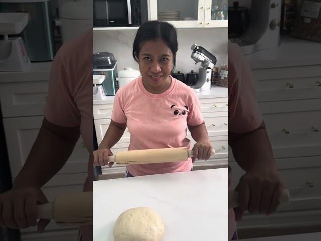 Marunong na mag bake ng tinapay si Ate Rose