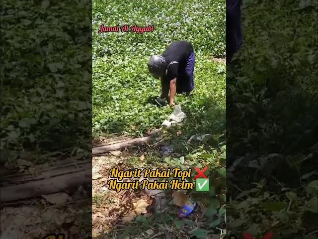 Ngarit Masa Kini Anti Kepanasan #ngarit #vidio #lucu #lucuabis #viral #shorts #ngakak #ngakakkocak