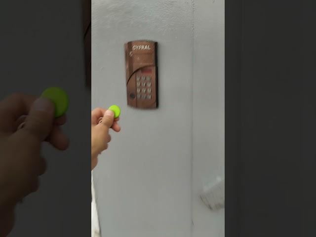 Открытие бесконтактного  домофона CYFRAL CCD 2094.1M