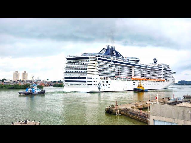 Manobra de giro do navio MSC Splendida em Itajaí