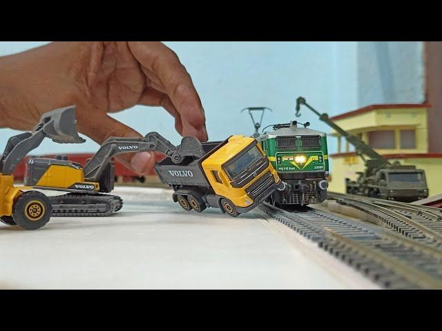 Truck hits by Indian Model train ● Ho scale train WAG-9 Hit Volvo construction truck