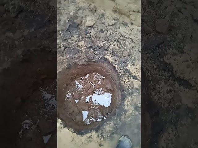 Яма под первую бочку колодца готова